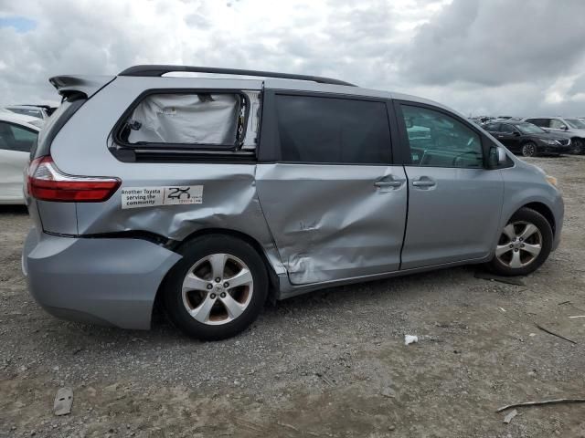 2016 Toyota Sienna LE