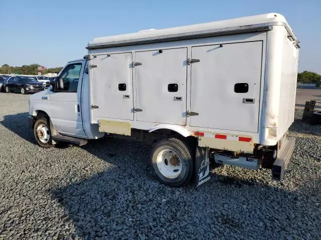 2017 Ford Econoline E350 Super Duty Cutaway Van