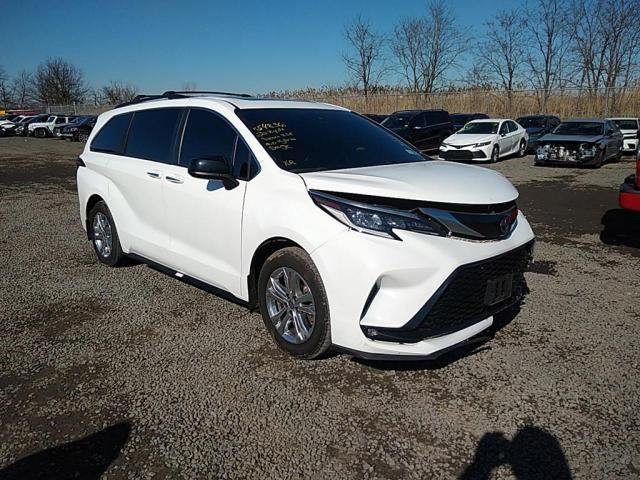 2022 Toyota Sienna XSE