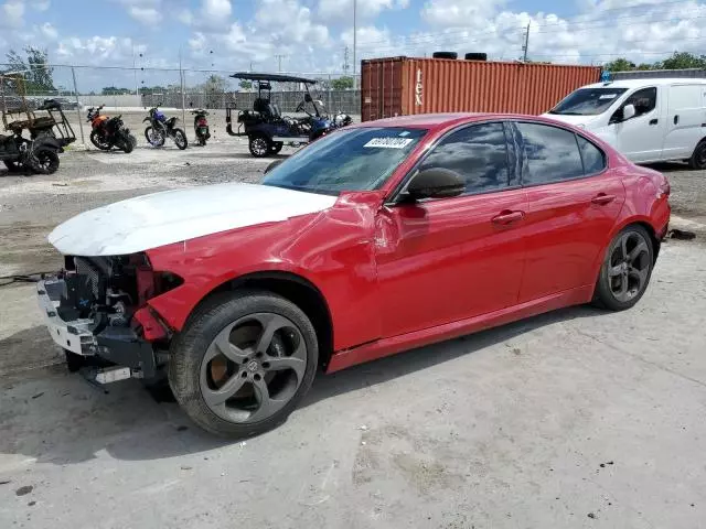 2018 Alfa Romeo Giulia Q4