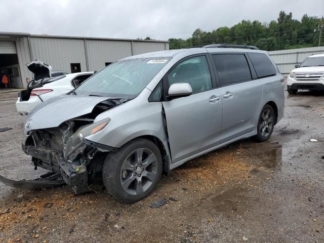 2016 Toyota Sienna SE