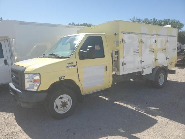 2017 Ford Econoline E450 Super Duty Cutaway Van