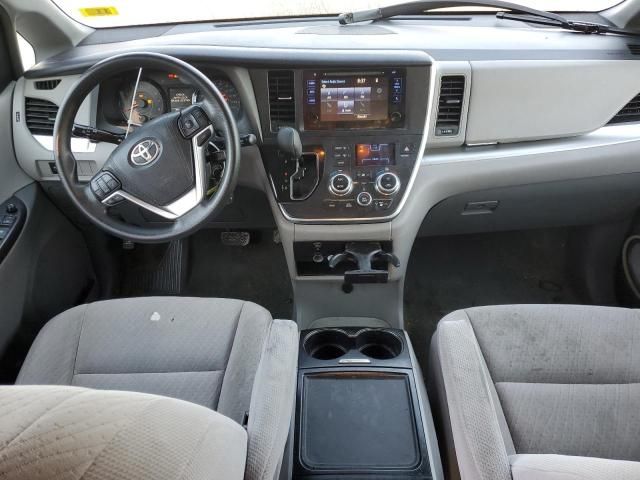 2017 Toyota Sienna LE