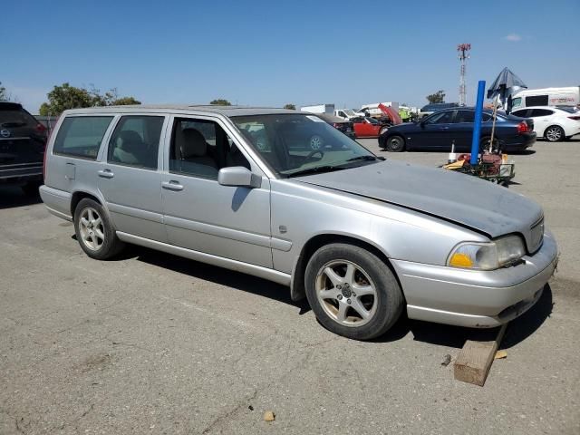 2000 Volvo V70 Base