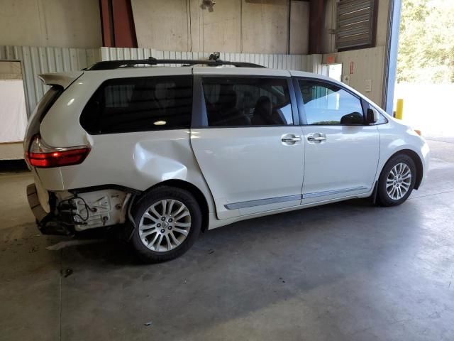 2017 Toyota Sienna XLE