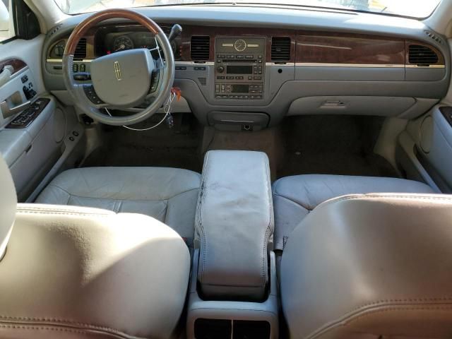 2006 Lincoln Town Car Signature Limited