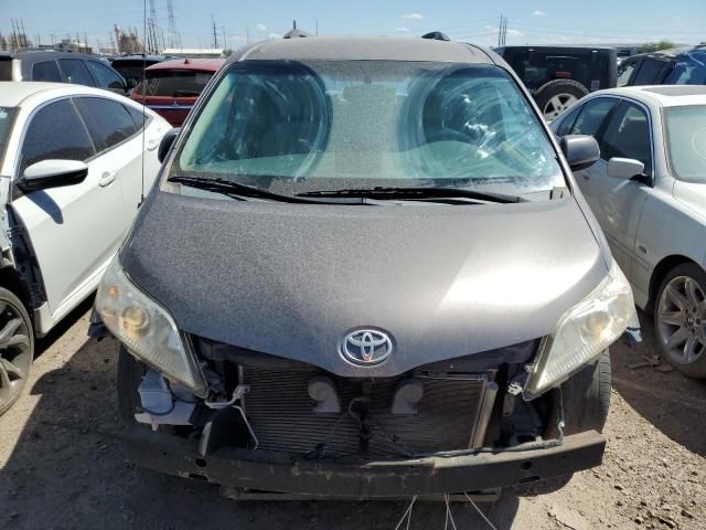 2013 Toyota Sienna LE