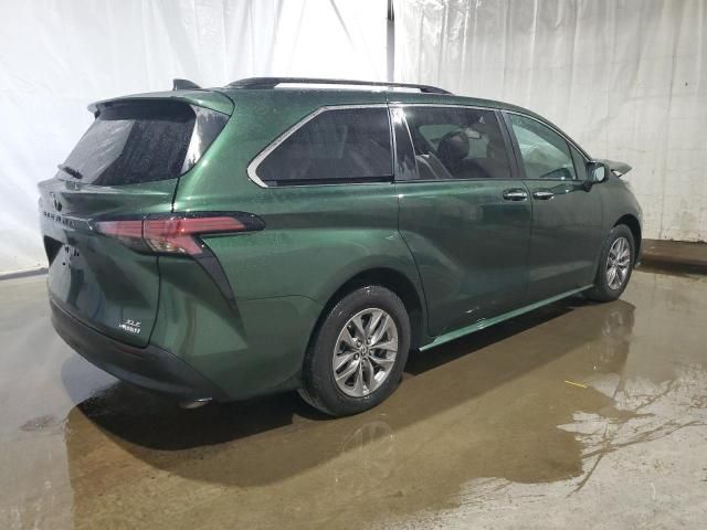 2022 Toyota Sienna XLE