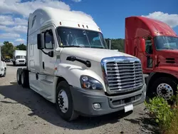 Compre camiones salvage a la venta ahora en subasta: 2017 Freightliner Cascadia 125