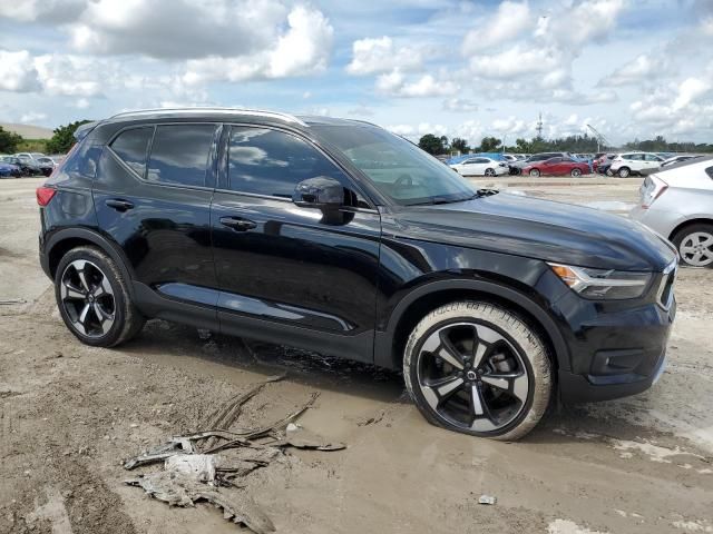 2021 Volvo XC40 T4 Momentum