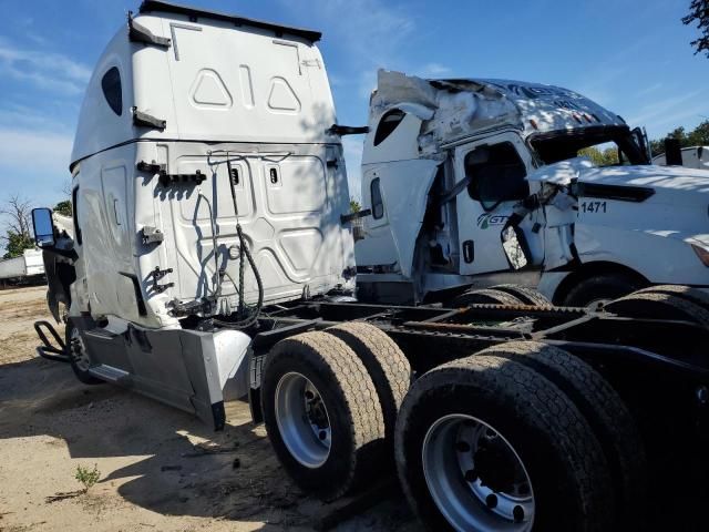 2020 Freightliner Cascadia 126