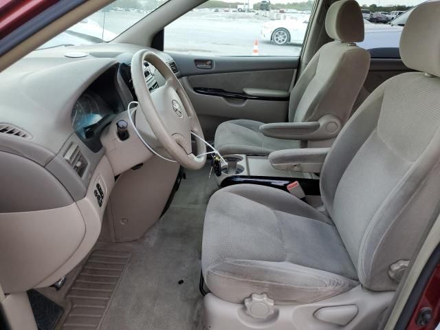 2004 Toyota Sienna CE