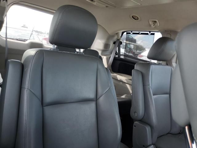 2010 Volkswagen Routan SE