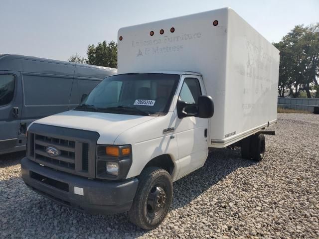 2014 Ford Econoline E450 Super Duty Cutaway Van