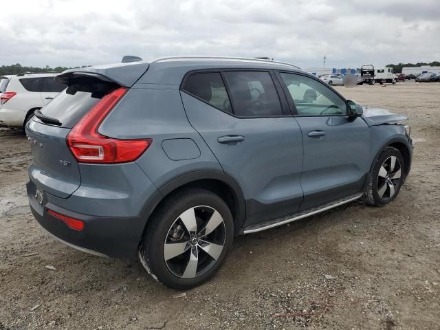 2022 Volvo XC40 T5 Momentum