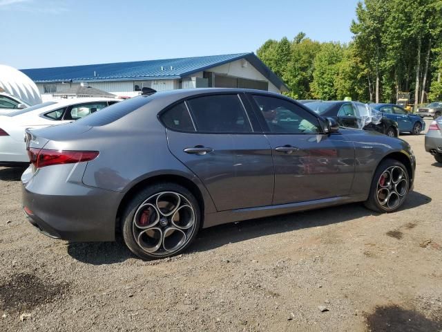 2022 Alfa Romeo Giulia Super