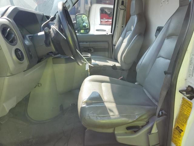 2011 Ford Econoline E450 Super Duty Cutaway Van