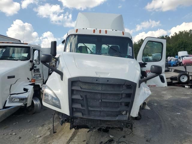 2019 Freightliner Cascadia 126