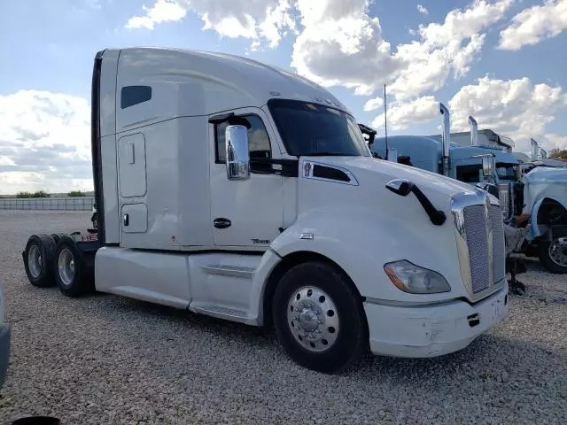 2019 Kenworth Construction T680