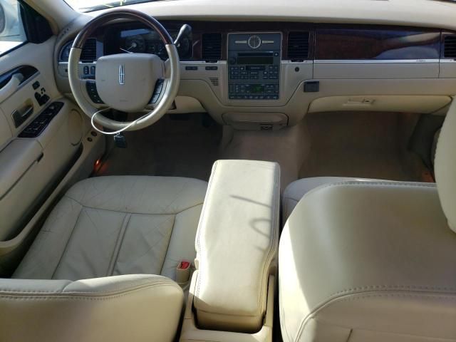 2006 Lincoln Town Car Signature Limited