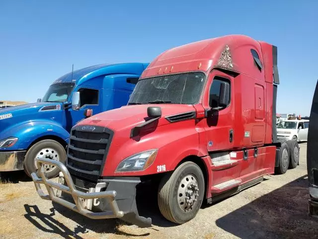 2019 Freightliner Cascadia 126