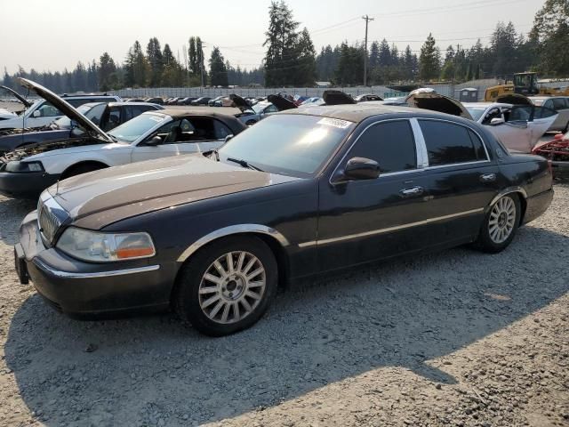 2005 Lincoln Town Car Signature Limited