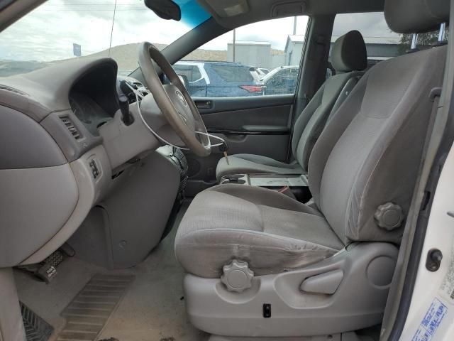 2004 Toyota Sienna CE