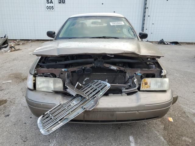 2004 Ford Crown Victoria