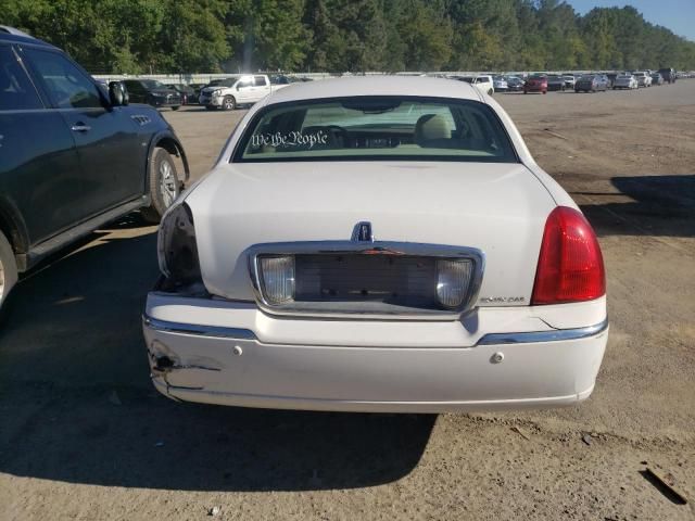 2004 Lincoln Town Car Executive