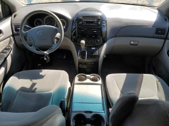 2004 Toyota Sienna LE