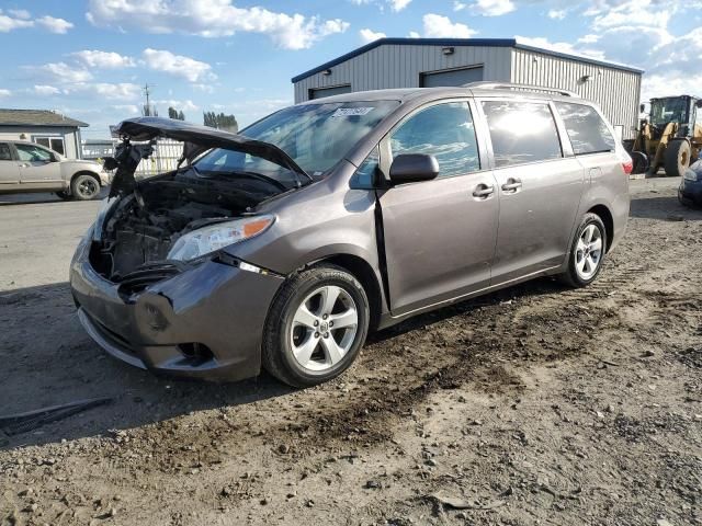 2016 Toyota Sienna LE