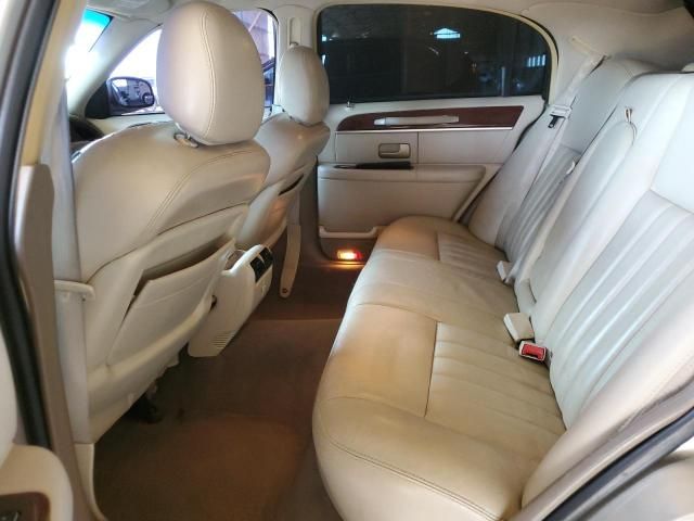 2005 Lincoln Town Car Signature