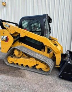 Salvage trucks for sale at Mercedes, TX auction: 2021 Caterpillar 289D3