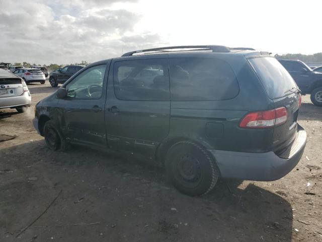 2001 Toyota Sienna LE