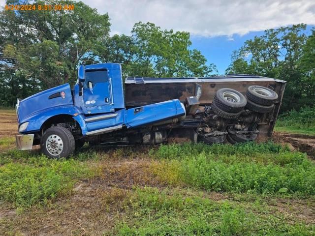 2013 Kenworth Construction T660