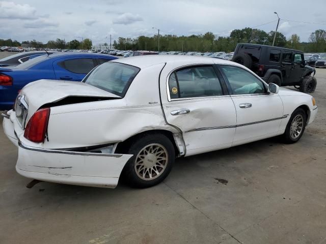 2000 Lincoln Town Car Signature