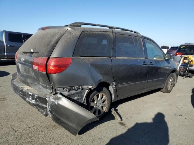 2004 Toyota Sienna CE