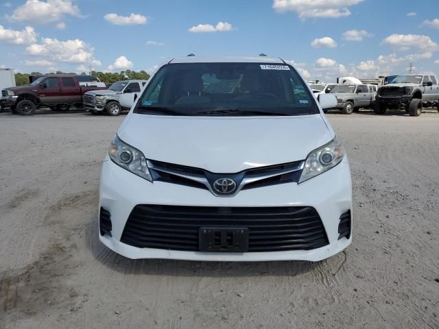 2018 Toyota Sienna LE