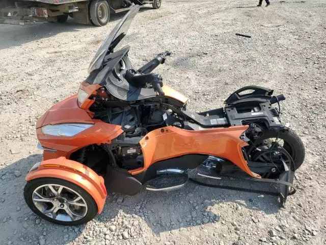 2019 Can-Am Spyder Roadster RT