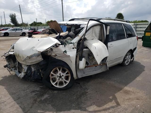 2005 Toyota Sienna XLE