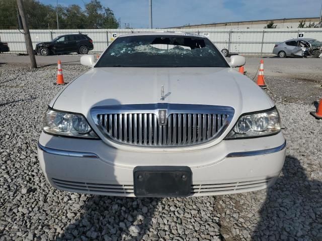 2003 Lincoln Town Car Signature