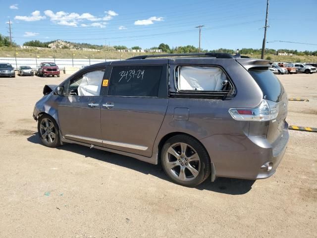 2019 Toyota Sienna SE