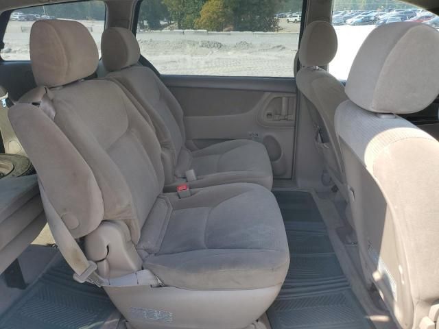 2005 Toyota Sienna CE