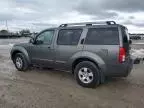 2005 Nissan Pathfinder LE