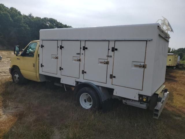 2021 Ford Econoline E450 Super Duty Cutaway Van