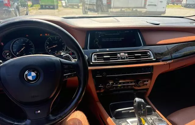 2014 BMW 750 XI