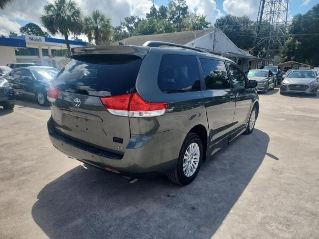 2011 Toyota Sienna XLE