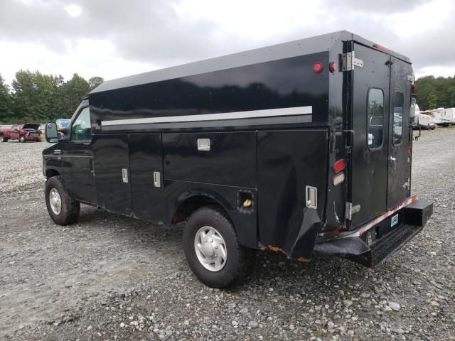 2011 Ford Econoline E350 Super Duty Cutaway Van