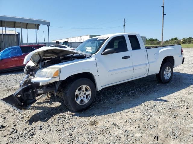 2008 Mitsubishi Raider LS