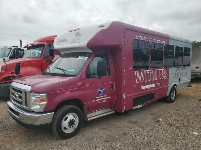 2017 Ford Econoline E450 Super Duty Cutaway Van